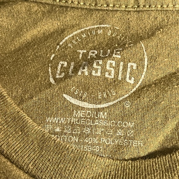 Comfortable Plain T Shirts- 2 pack- size medium- green and purple - Picture 3 of 3